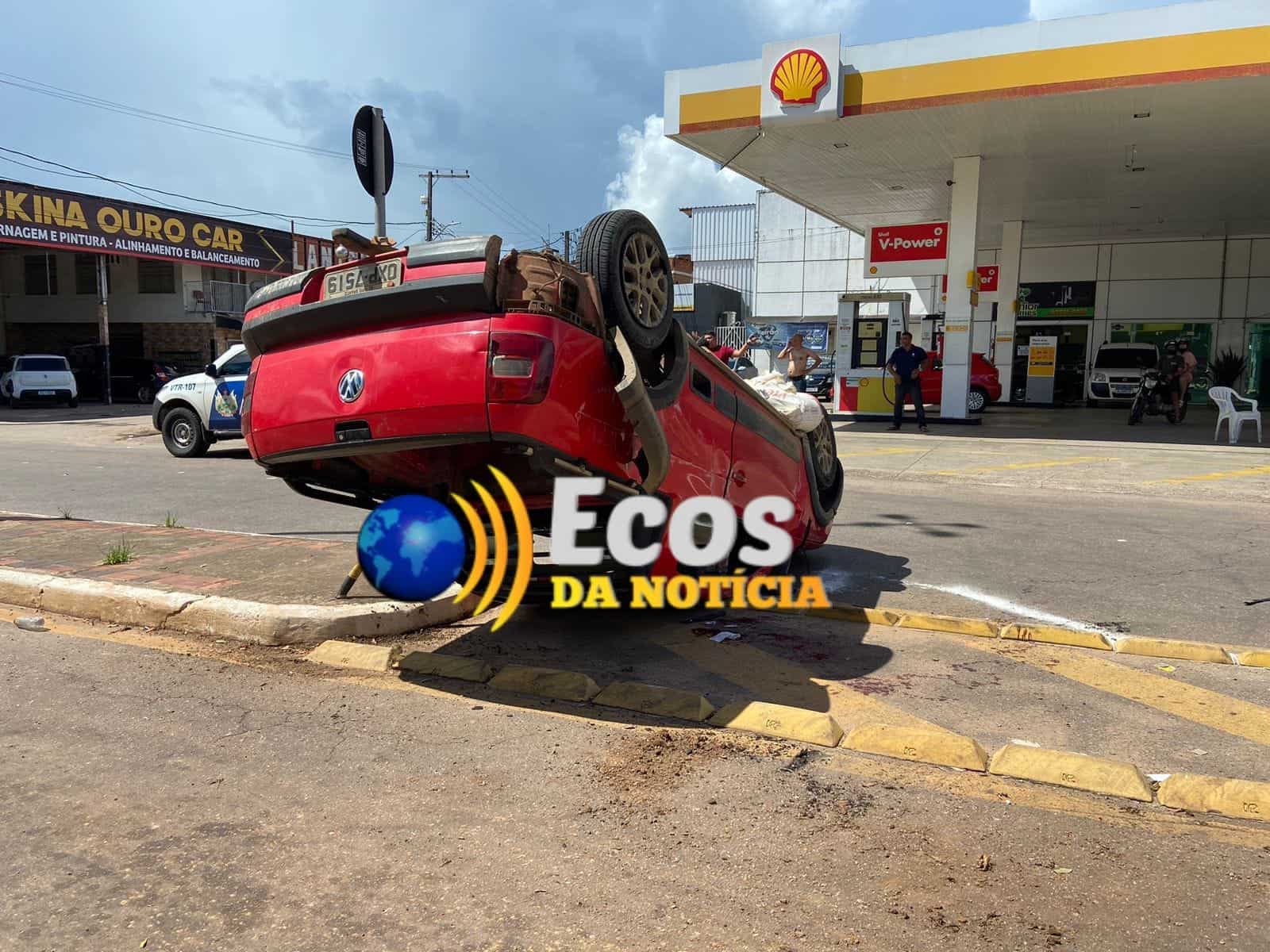 Empresário capota carro após colisão em Rio Branco