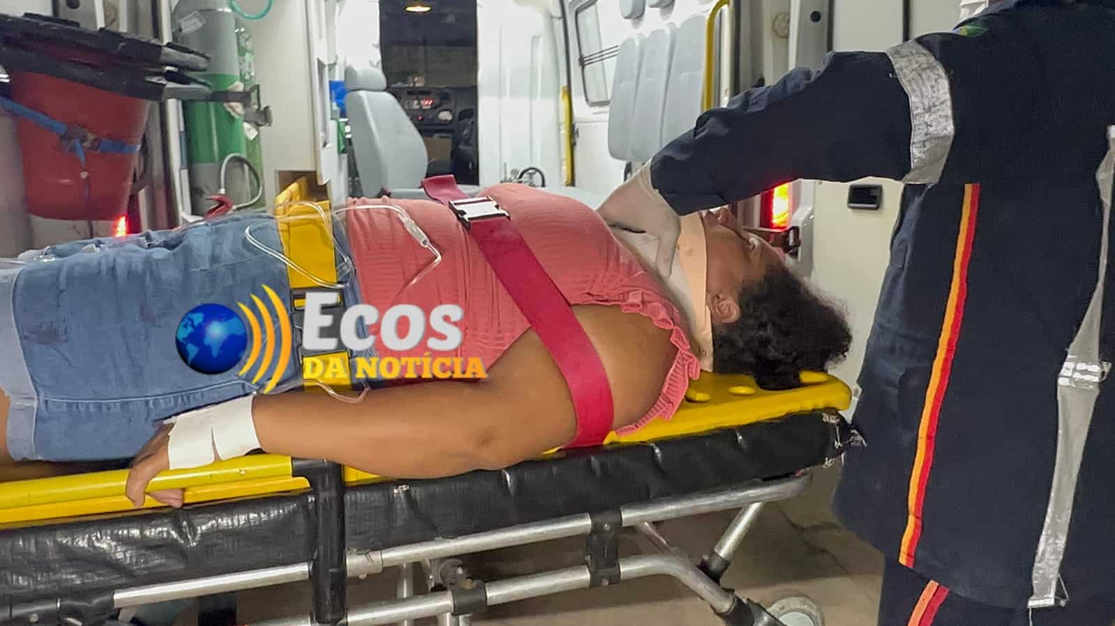 Colisão entre carro e moto deixa mulher gravemente ferida em Rio Branco