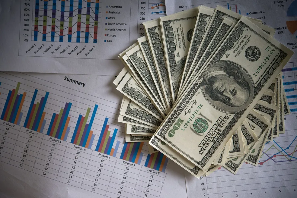 billie dollar with business chart 1