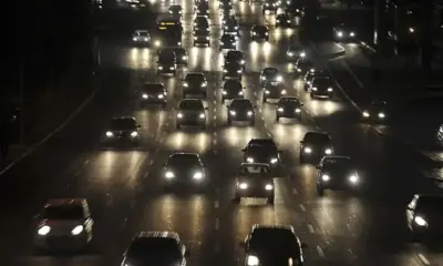 carros-transito-brasilia-noite