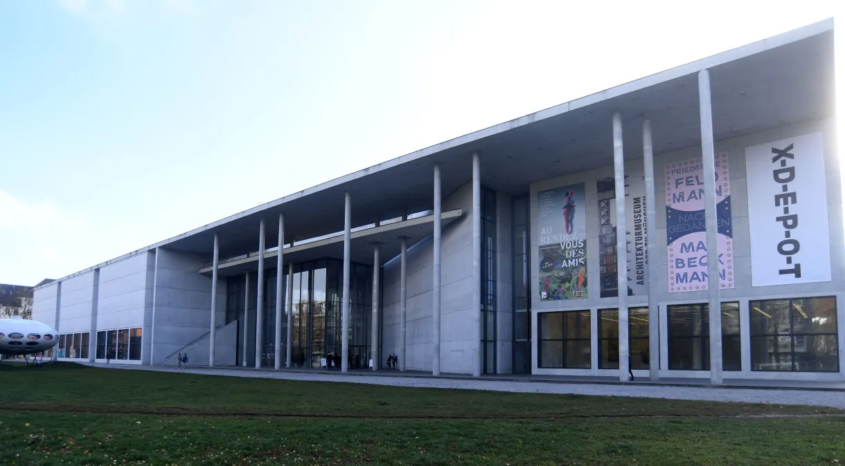 Funcionário de museu alemão é demitido após pendurar sua própria arte em galeria