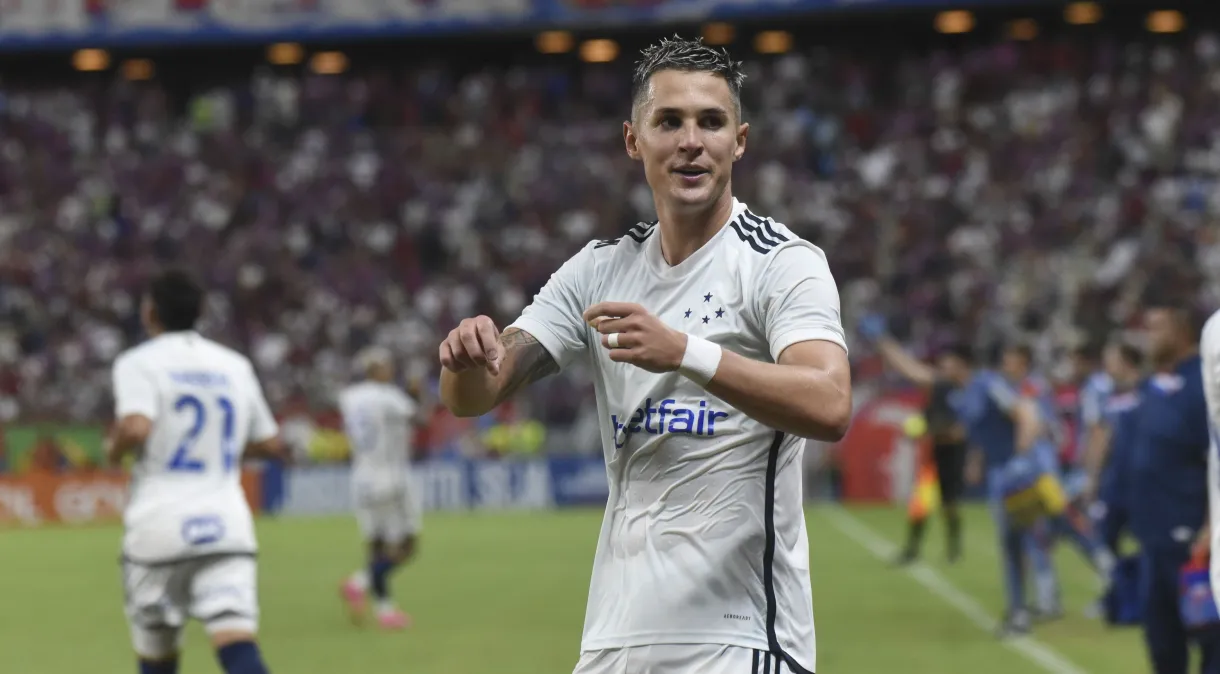 Cruzeiro reage, marca no fim e empata com o Fortaleza pelo Campeonato Brasileiro