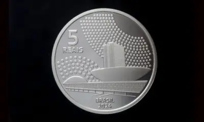 Com a imagem do Congresso Nacional, o reverso (a "coroa") da nova moeda. Feita de prata, ela irá pesar 28 gramas.Crédito: Divulgação: Banco Central