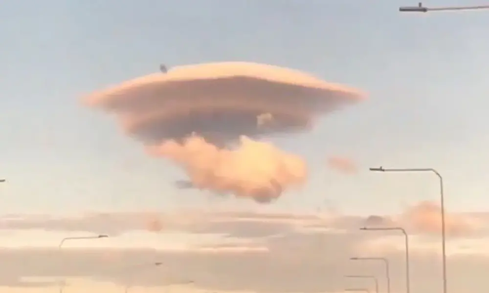 nuvemdiscovoador Nuvem "disco voador" chama atenção no Rio de Janeiro; veja explicação para o fenômeno
Reprodução/Redes Sociais/Inmet