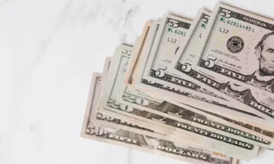 Dólar abre em baixa — Foto: Karolina Grabowska