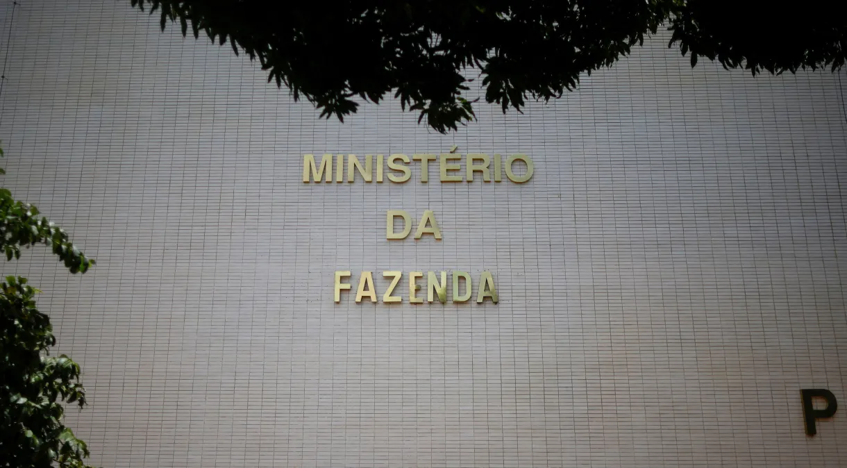 Governo propõe limite de tributação de 70% do teto do funcionalismo a “salário” de líderes religiosos