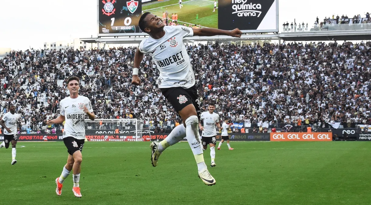 Com show de Wesley, Corinthians atropela Fluminense e vence primeira no Brasileirão