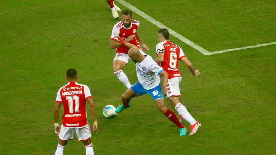 Internacional vence o Bahia de virada na abertura do Brasileirão