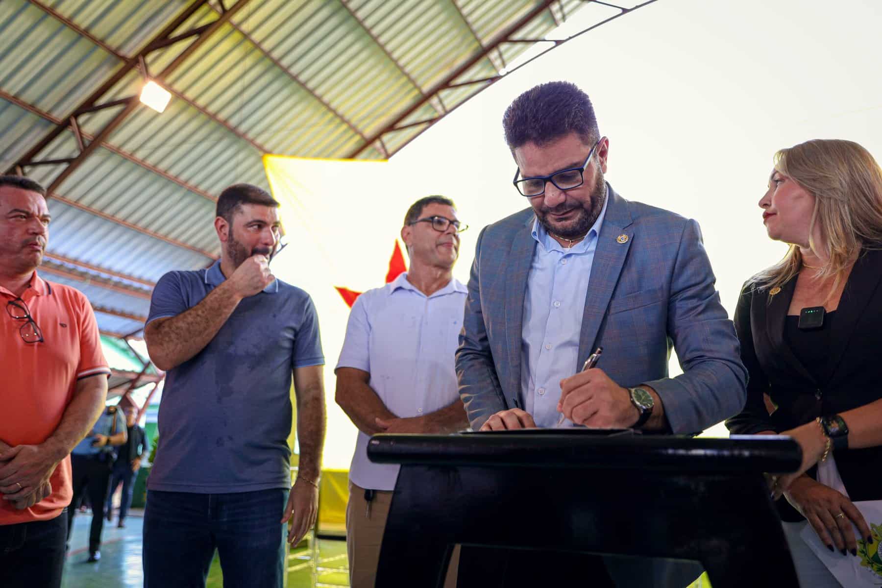 Governador assina ordem de serviço para recuperação de rodovias estaduais