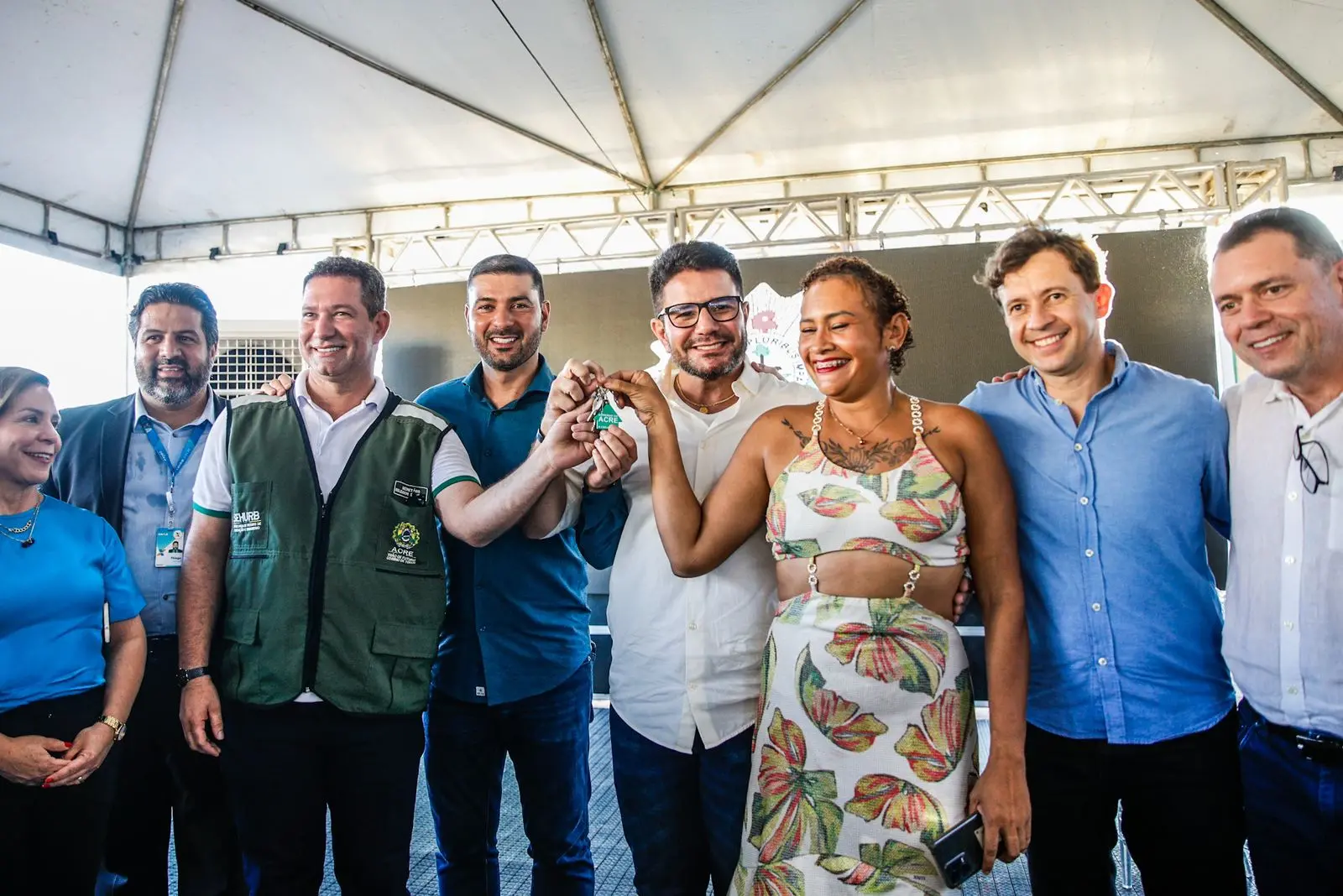 Após 5 anos de governo, Gladson entrega as primeiras 19 casas e minimiza lentidão: “teve a pandemia, mas a responsabilidade é minha”