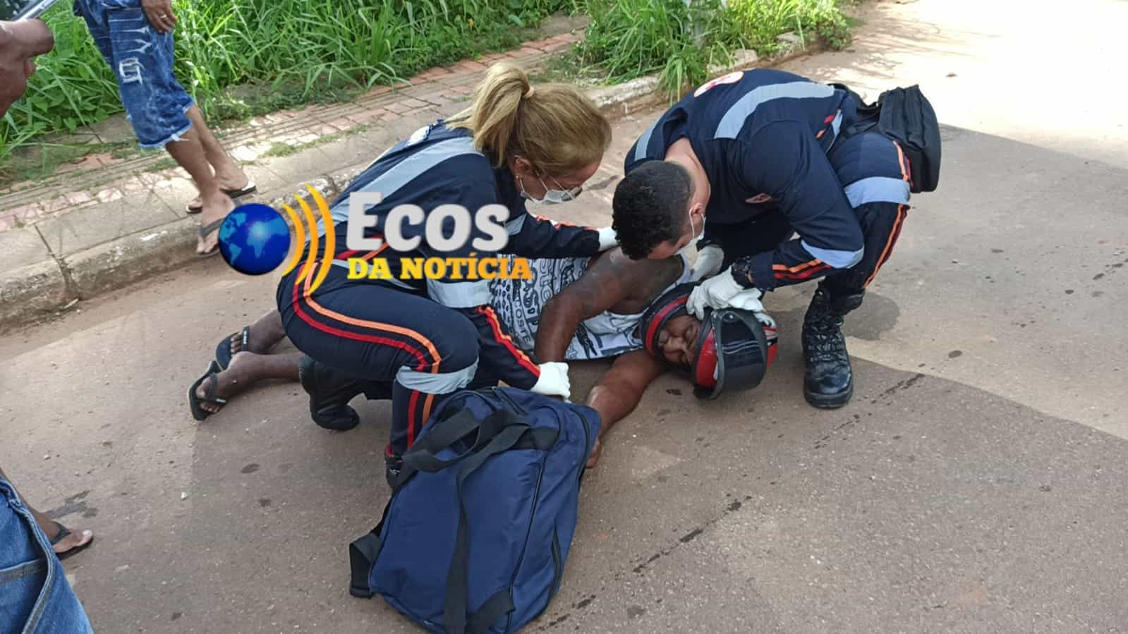 Homem perde controle de moto e colide fortemente contra poste de energia em Rio Branco