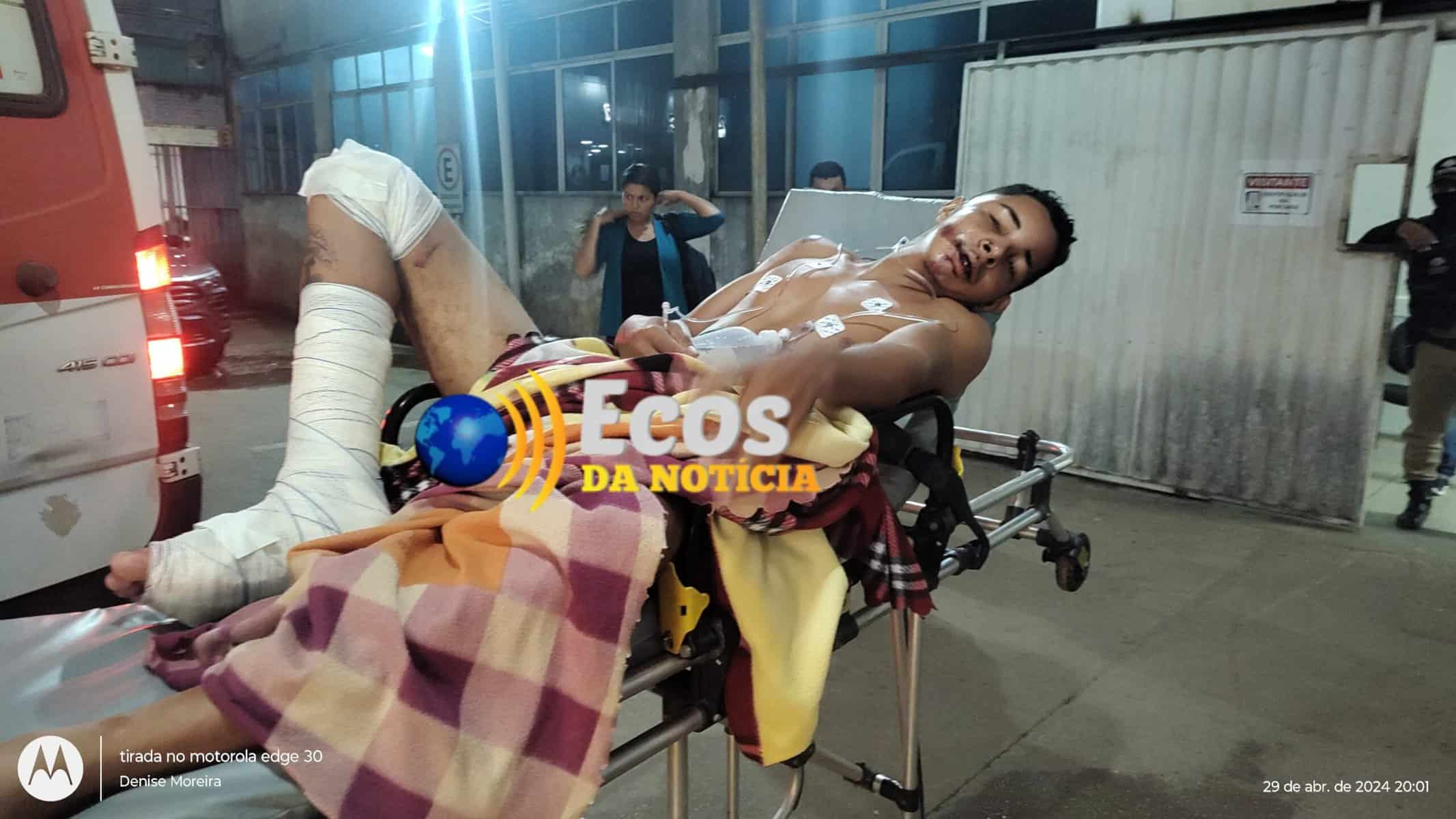 Acidente entre moto e carro deixa jovem ferido em Brasiléia