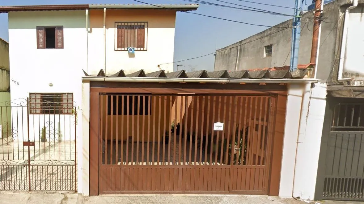 Adolescente chama polícia após matar a tiros os pais e irmã na zona oeste de São Paulo