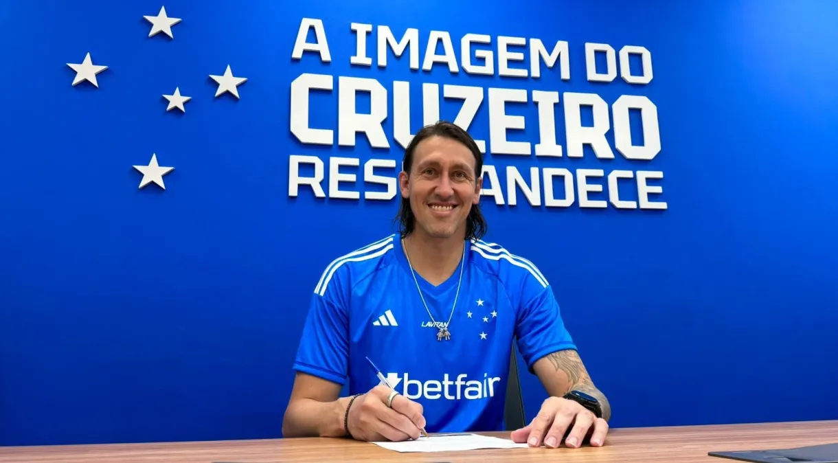 Cássio assina contrato com o Cruzeiro até maio de 2027