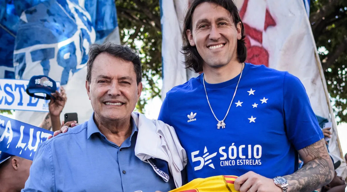 Cássio é recebido por multidão de torcedores do Cruzeiro: “Vou ser muito feliz”