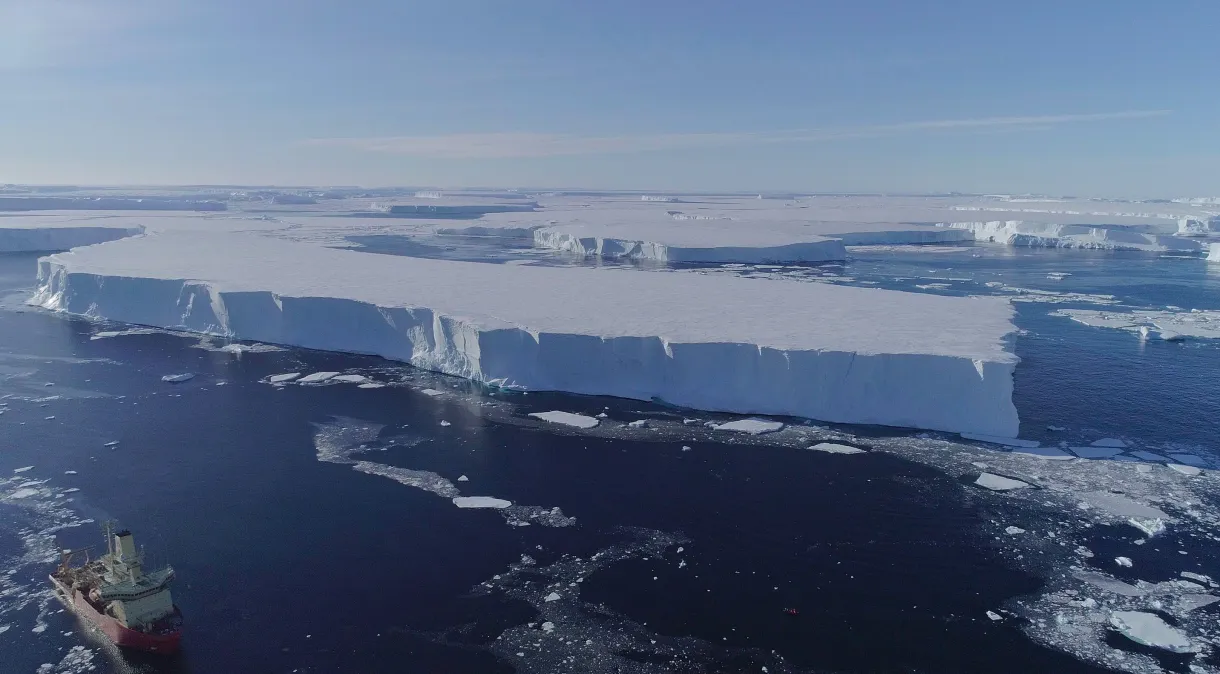 Água do oceano avança abaixo da “geleira do Juízo Final”; entenda o significado