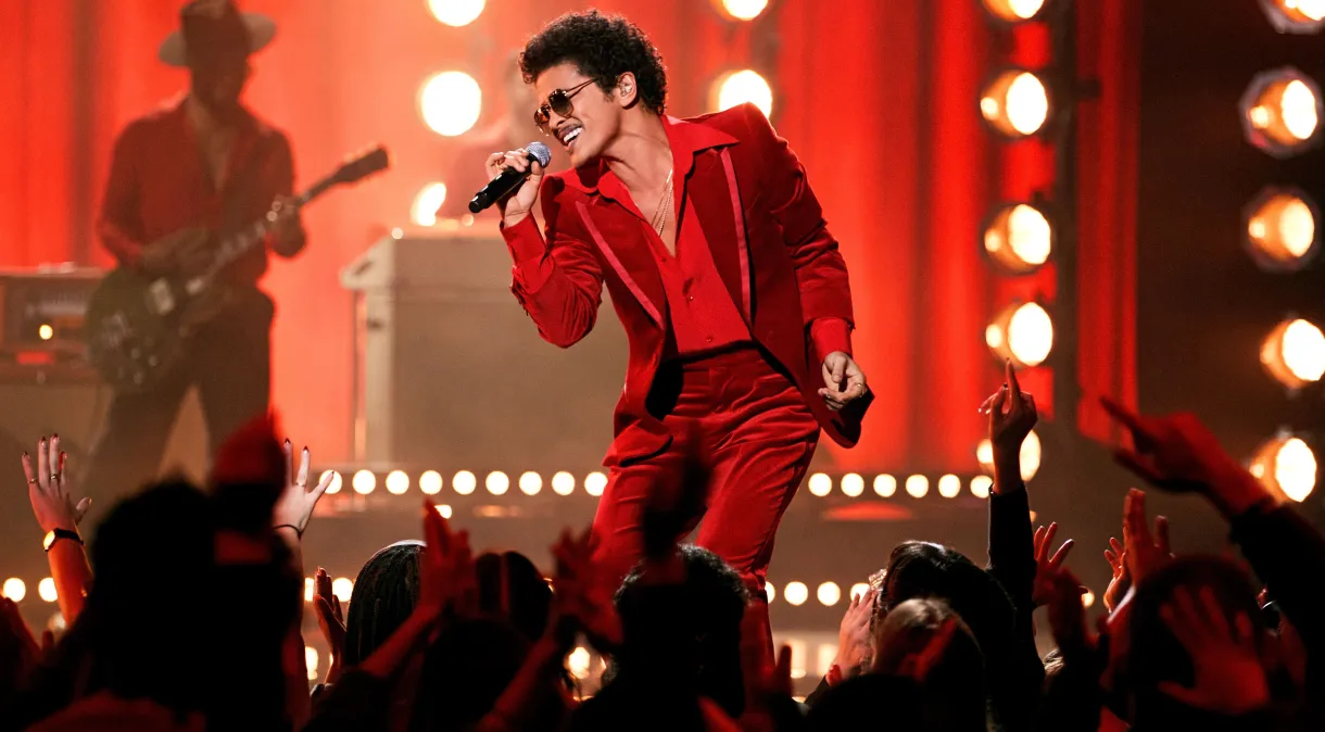 Após anúncio de shows, buscas por Bruno Mars crescem nas plataformas musicais