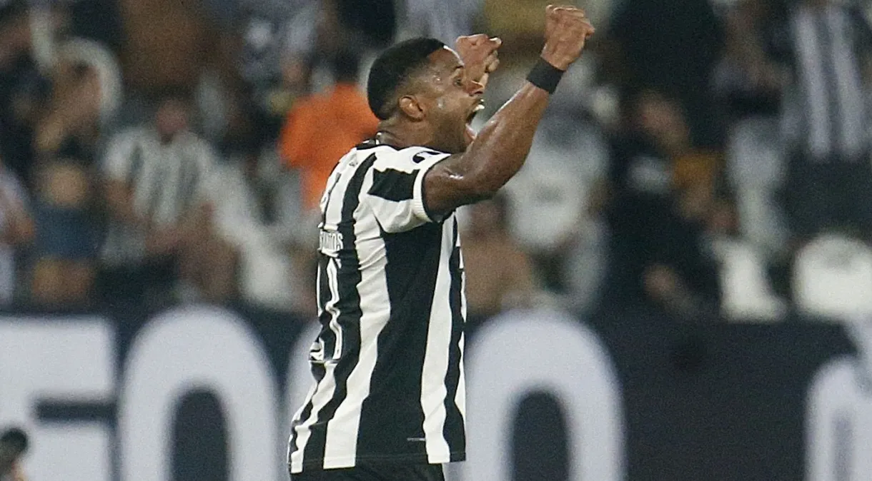 Copa Libertadores: Botafogo vence LDU e respira na luta por vaga nas oitavas