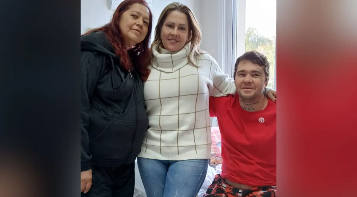 Mãe e filho sobrevivem após ficarem cinco dias à deriva em enchente no Rio Grande do Sul