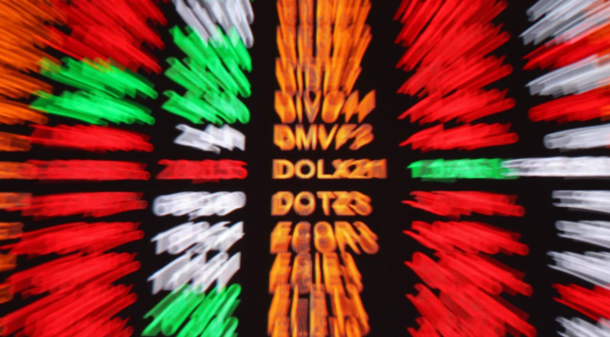 Ibovespa cai mais de 1% com balanços e Copom dividido em foco; dólar sobe