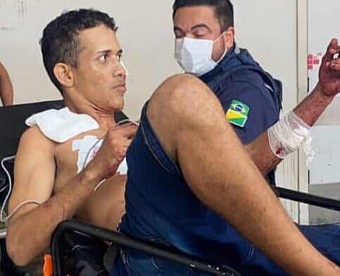 Idoso reage a assalto, luta com bandido, toma faca e desfere vários golpes no peito de assaltante em Rio Branco