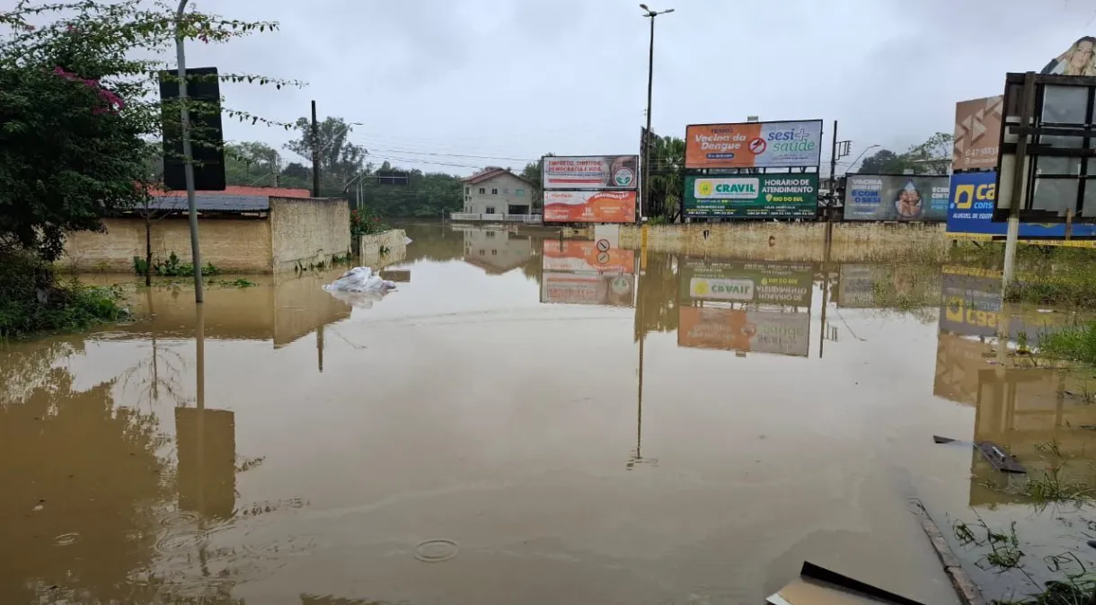 SC tem 20 municípios com ocorrências de chuvas, 614 desabrigados e 117 desalojados