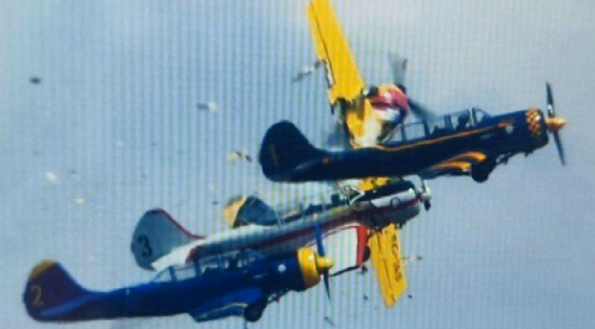 Vídeo: Piloto espanhol morre em colisão de aeronaves durante show aéreo em Portugal