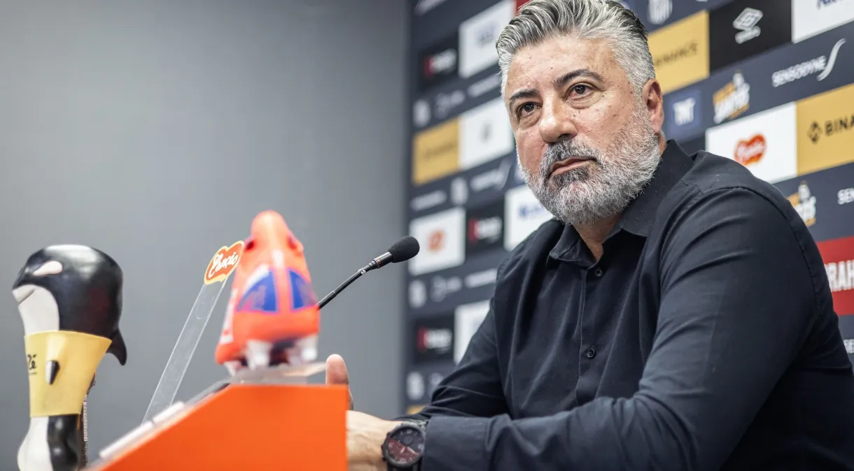 Jogador do Santos é multado por reclamar de viagem de ônibus no Brasileirão Série B