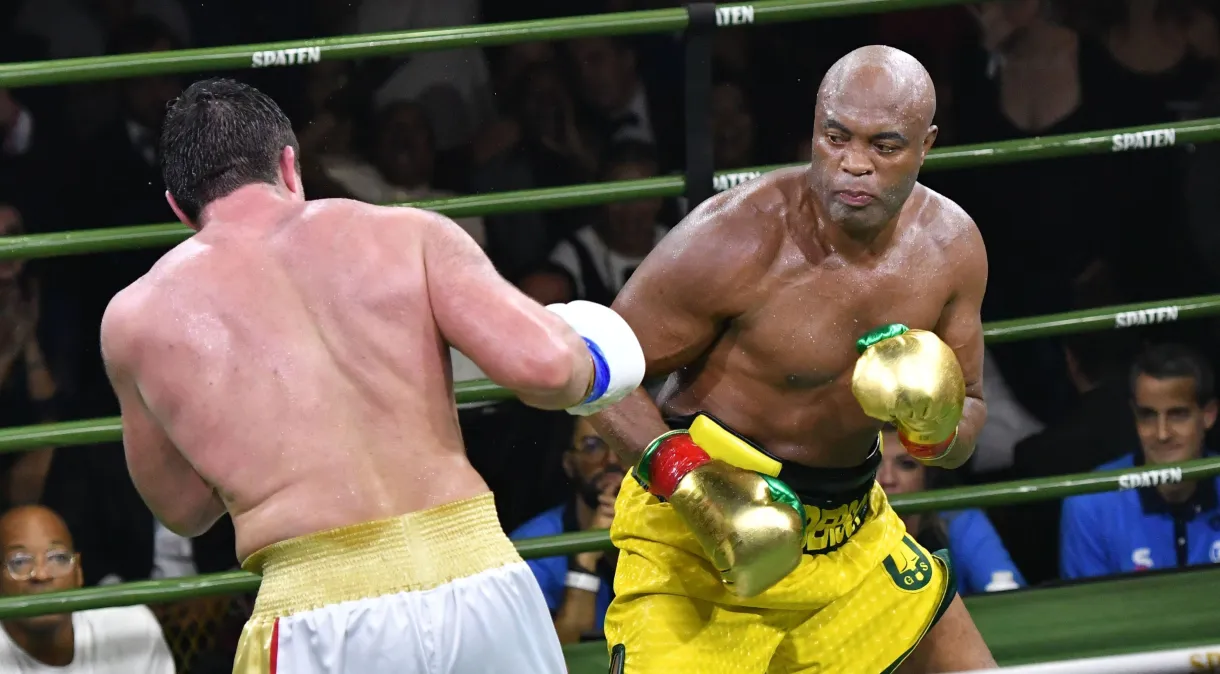Luta de boxe do Spaten Fight entre Anderson Silva e Chael Sonnen termina empatada