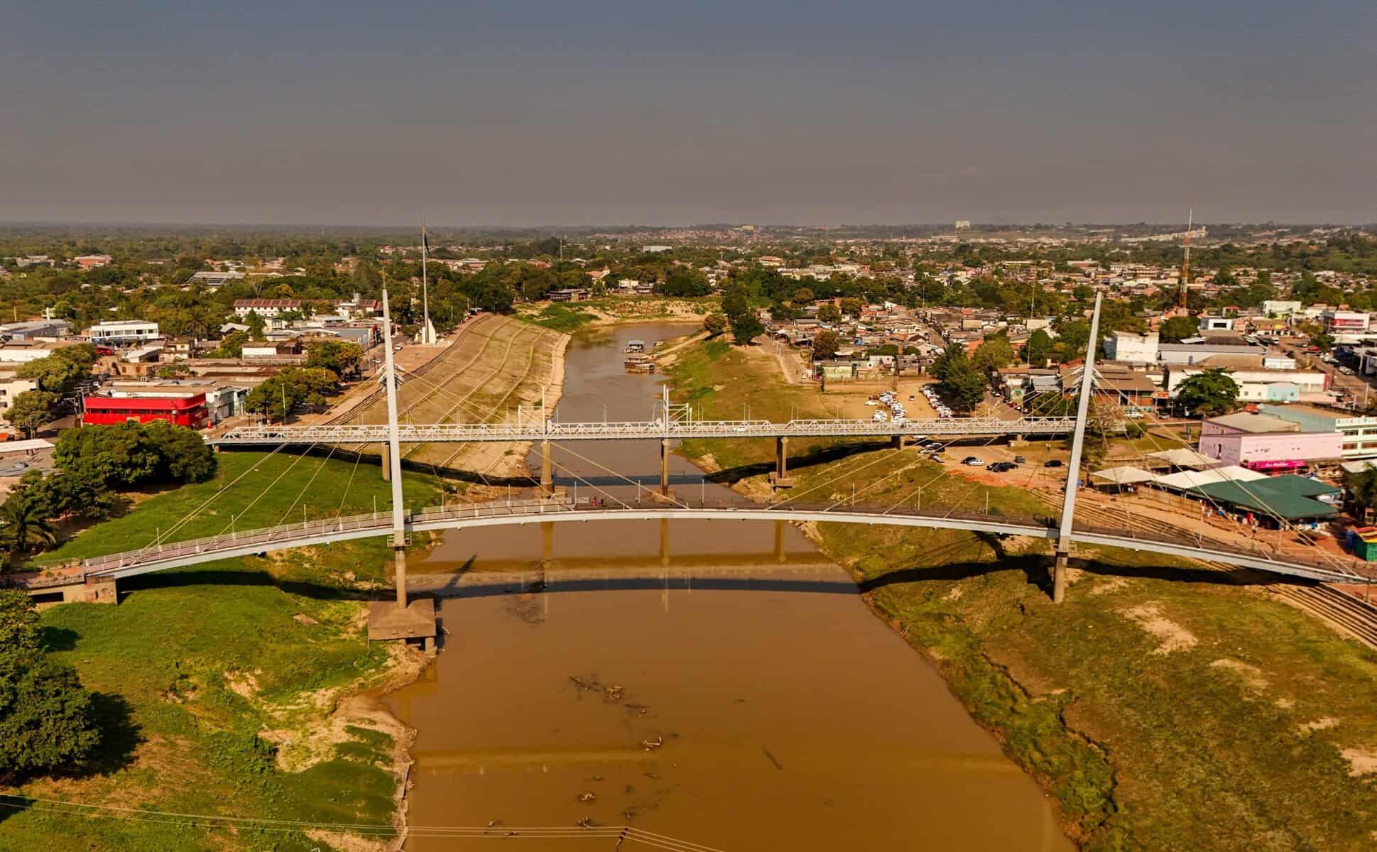 Passarela Joaquim Macedo é interditada por problemas na estrutura