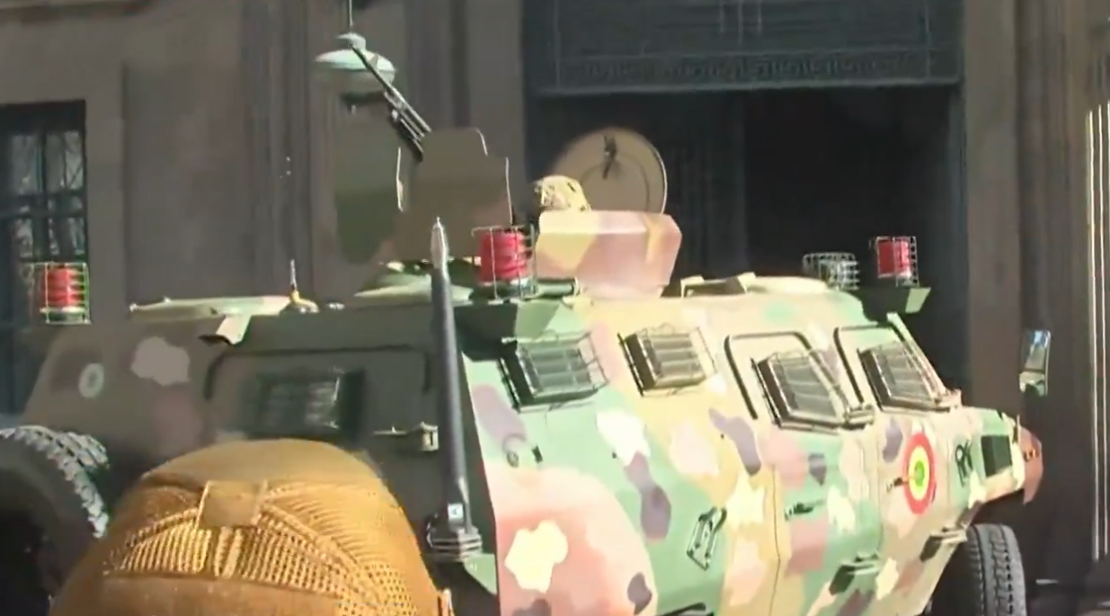 Militares tentam dar golpe de Estado na Bolívia; palácio presidencial é invadido