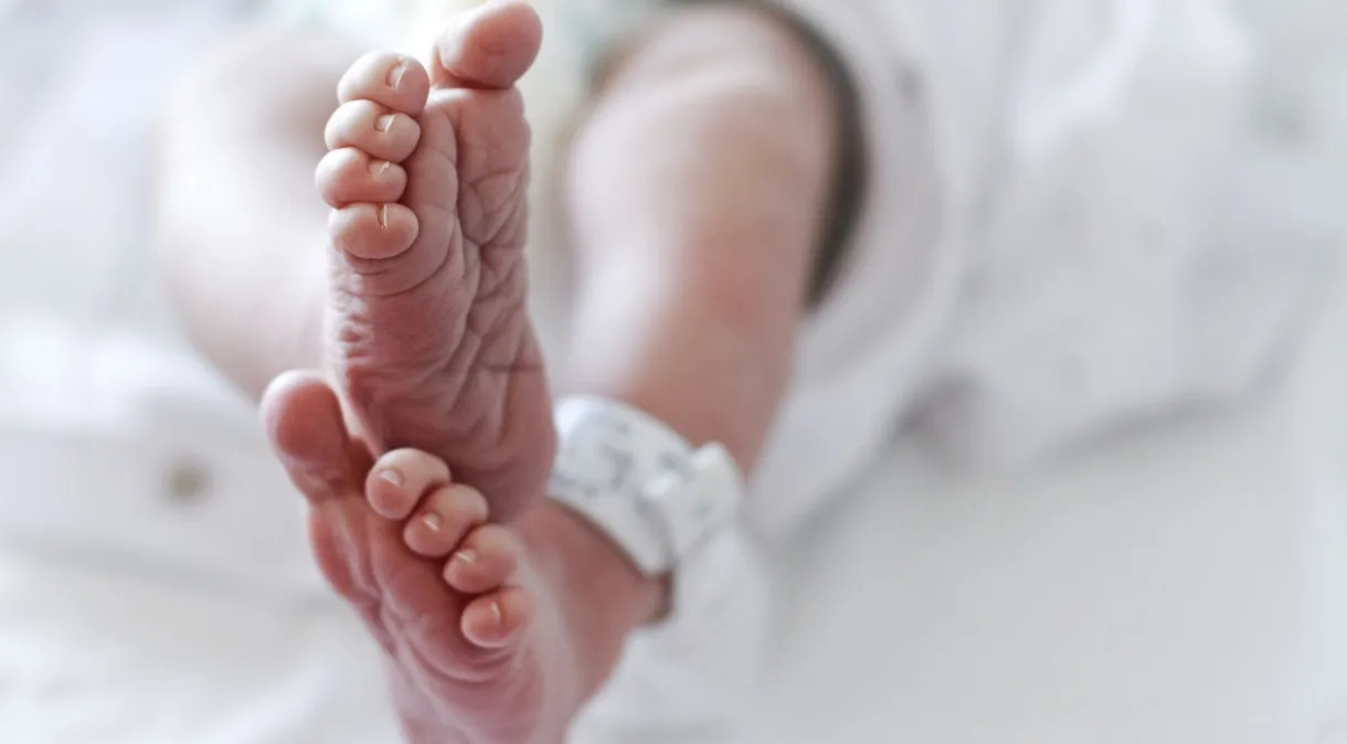 Cesarianas antecipam partos no Brasil, com riscos para os bebês, diz estudo