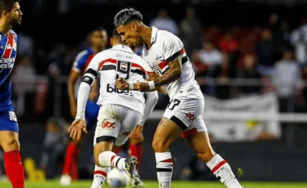 Ferreirinha comemora segundo gol do São Paulo
Imagem: Marco Miatelo/Marco Miatelo/AGIF