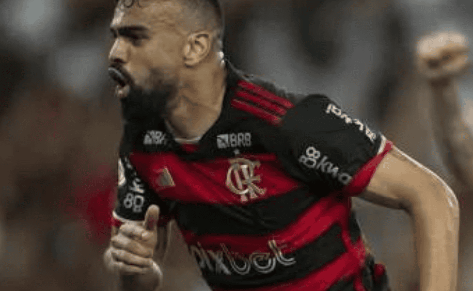 Fabrício Bruno comemora seu gol pelo Flamengo e é festejado por Pedro
Imagem: Jorge Rodrigues/AGIF