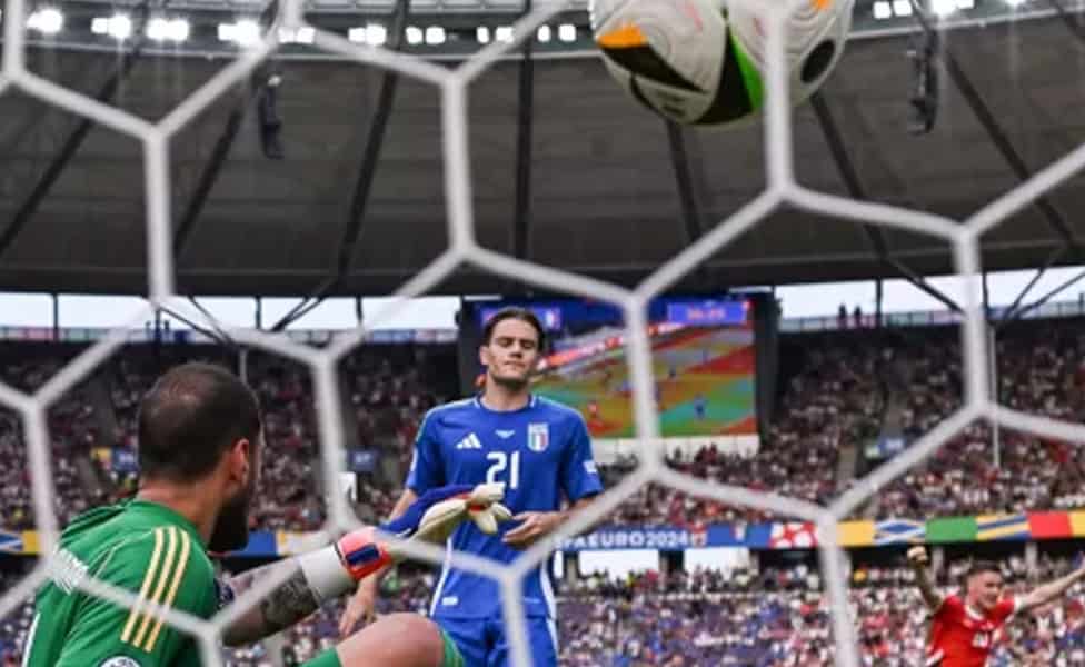 Freuler abriu o placar para a Suíça contra a Itália
Imagem: Reprodução/X