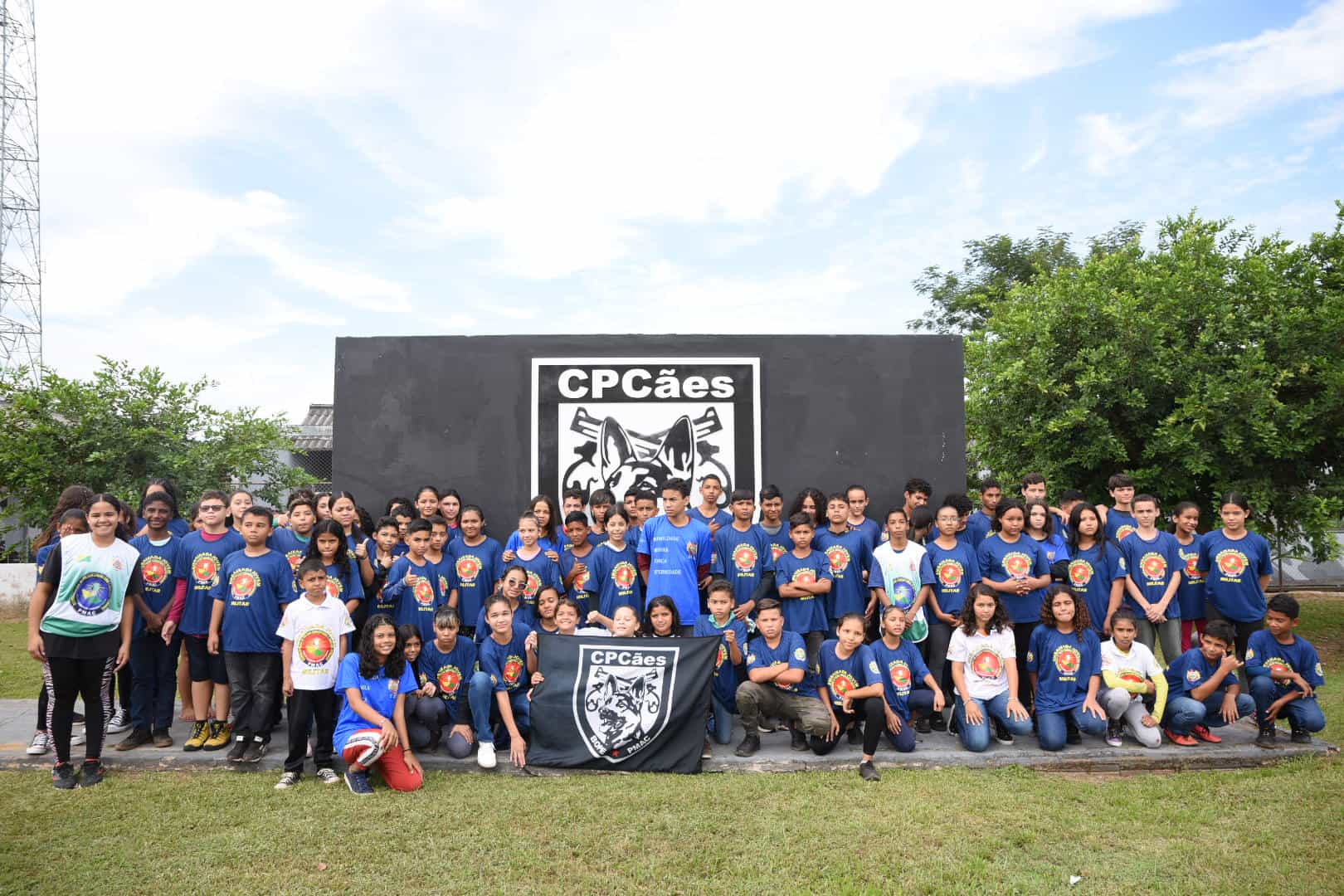 Crianças e jovens do projeto Guardiões da Paz participam de atividades no Bope
