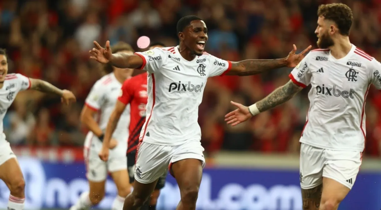 Com gol de joia, Fla empata com Athletico e se mantém na liderança do Brasileirão