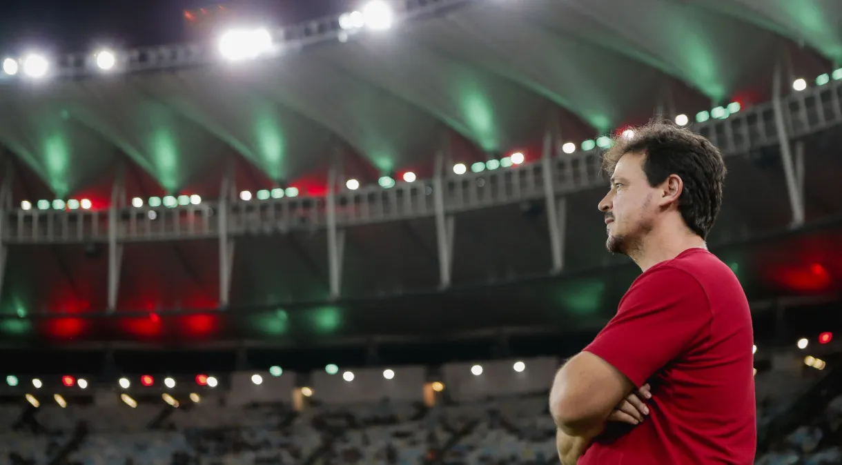Ameaçado no Fluminense, Fernando Diniz está fora do Fla-Flu
