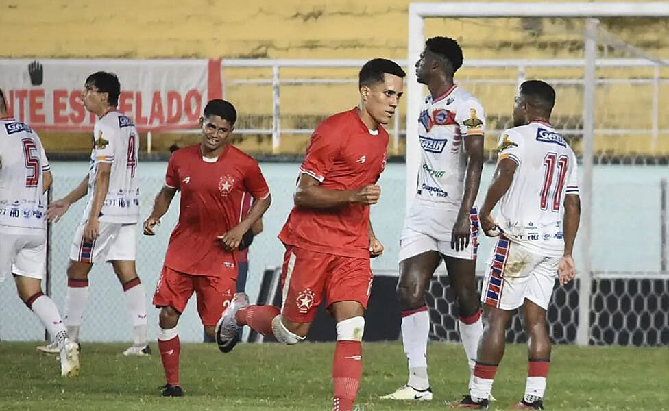 O meia-atacante Felipinho marcou um dos gols da vitória do Rio Branco. (Foto/Manoel Façanha)