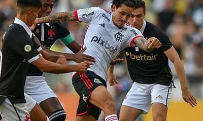 Pedro, do Flamengo, em ação no jogo contra o Vasco, pelo Brasileirão Imagem: Thiago Ribeiro/Agif