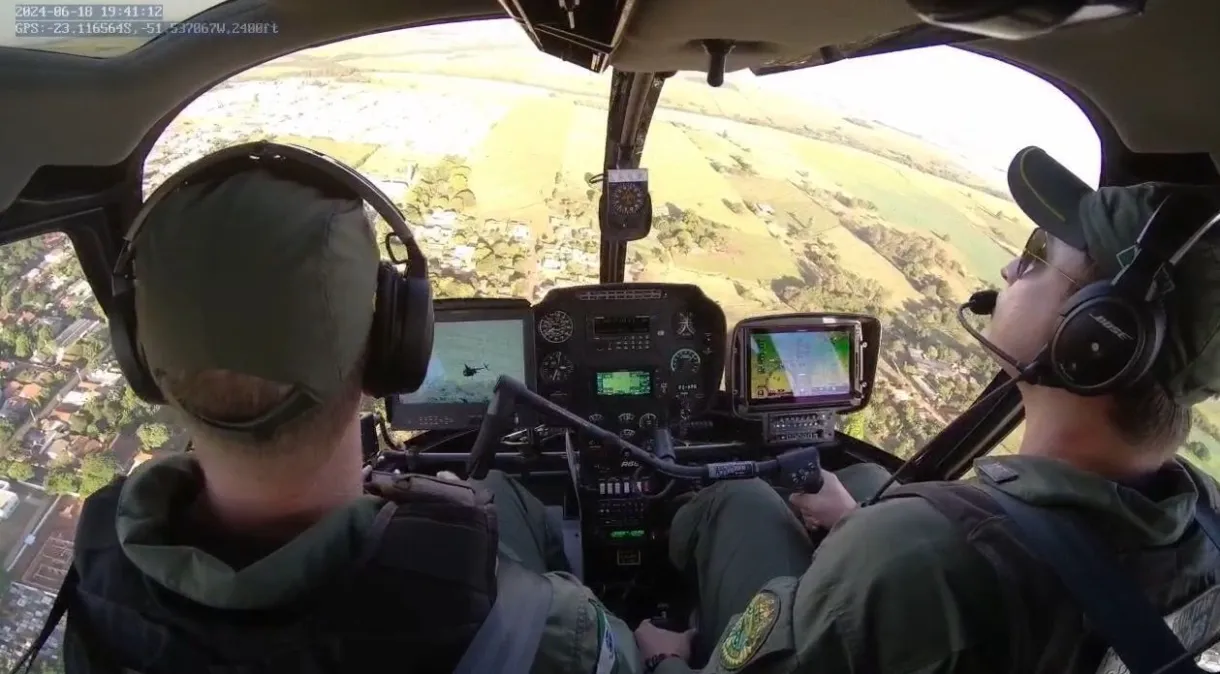 PF e PM perseguem helicóptero e forçam pouso de aeronave com 243 kg de cocaína