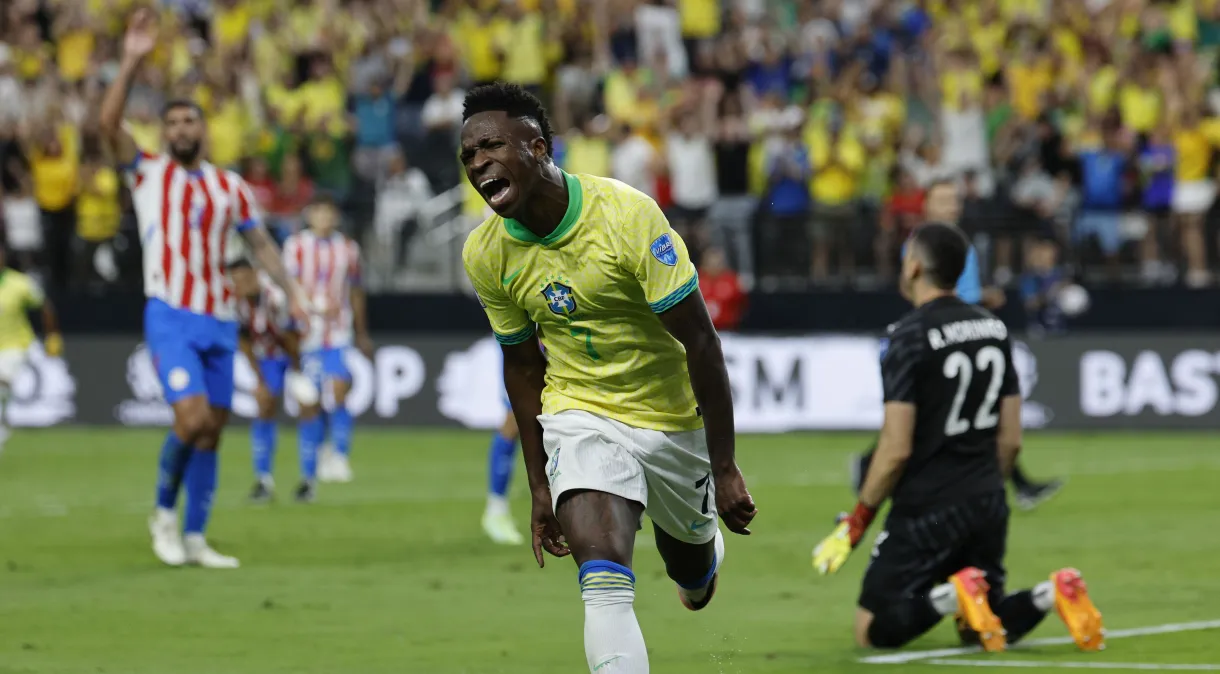 Com gols de Vini Jr., Brasil goleia Paraguai e encaminha vaga na Copa América