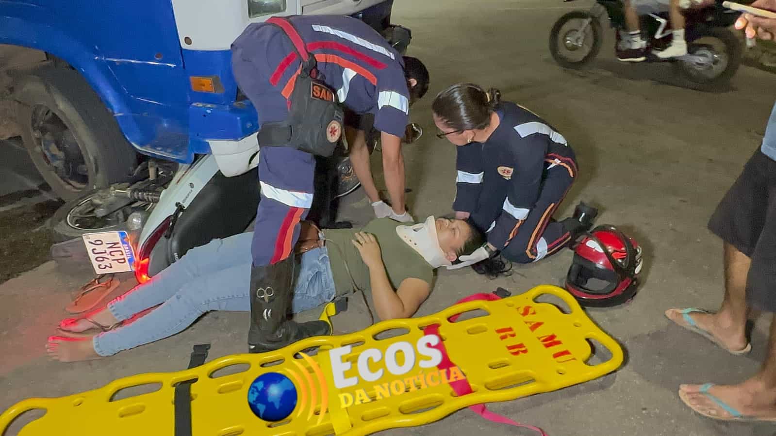 Motociclista tenta fazer ultrapassagem e é atropelada por caminhão no bairro Cadeia Velha, em Rio Branco