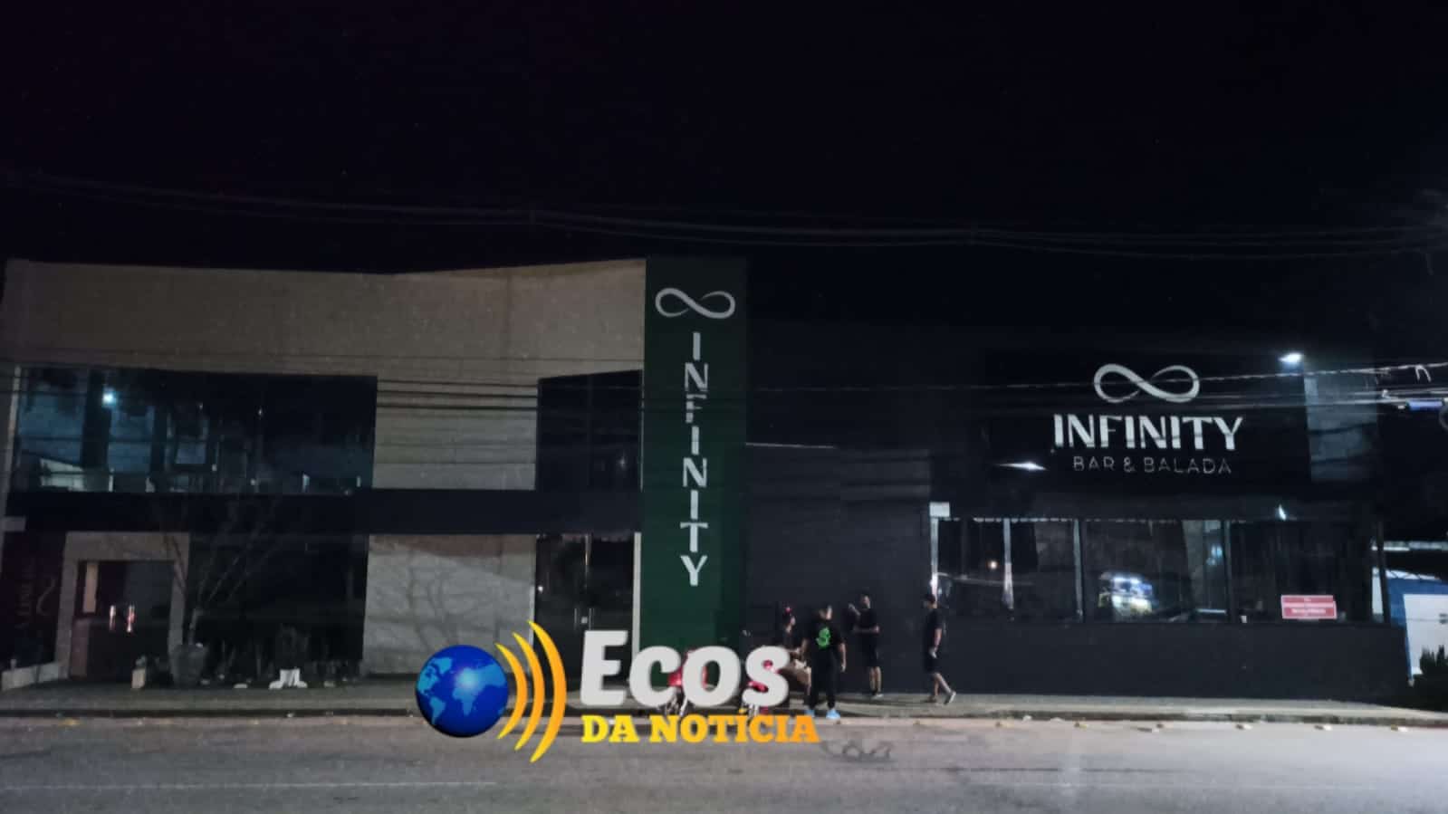 Clientes passam por momento de tensão após criminoso atirar contra vidraçaria de Casa noturna e trocar tiro com policial