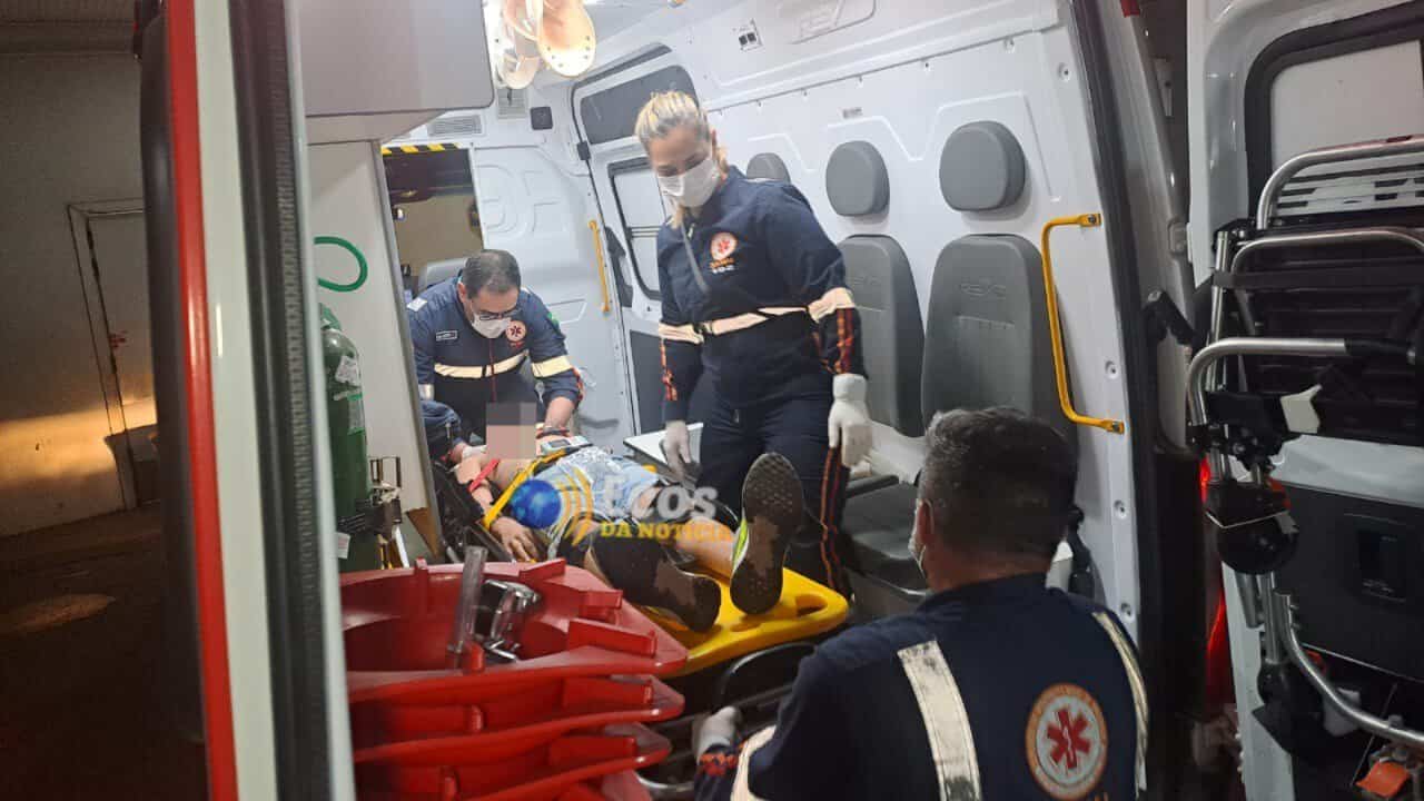 Jovem de 18 anos perde controle da motocicleta e colide contra muro de residência no Conjunto Bela Vista