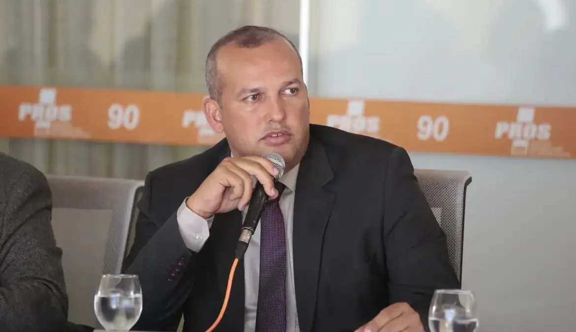 PF não localiza presidente do Solidariedade em endereços; político continua foragido