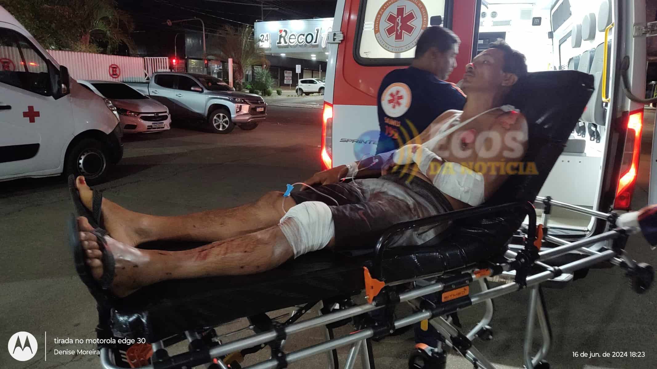 Cachorro provoca acidente e casal fica ferido após queda de moto