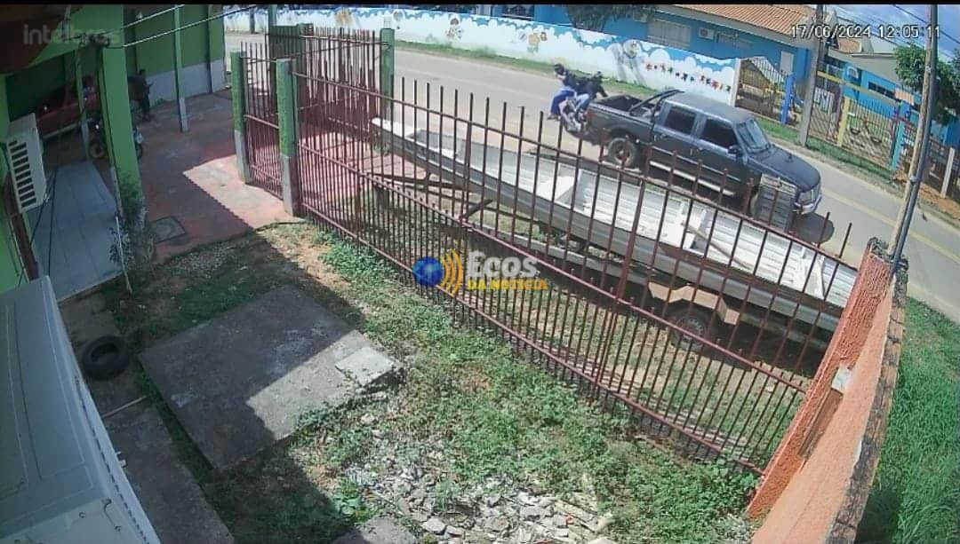 Em Sena Madureira, motociclista tenta empinar moto e bate na traseira de carro