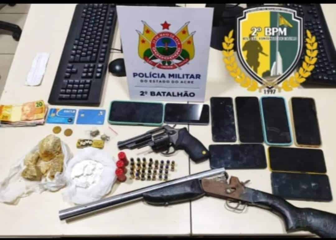 Polícia Militar evita novo confronto e prende faccionados com armas e drogas no bairro Vila Acre
