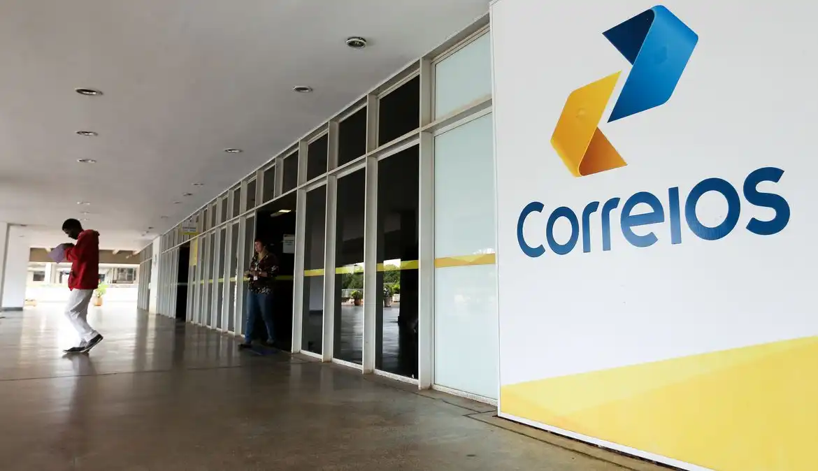 Correios divulgam concurso com salários de até R$ 6,8 mil; veja quem pode participar